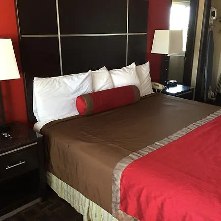 Harbor Inn & Suites Oceanside Room photo