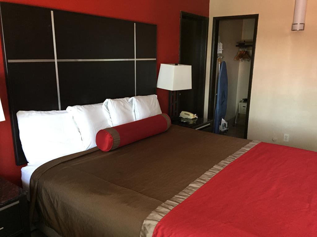 Harbor & Hotel 2*